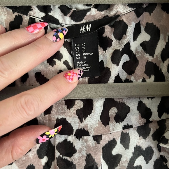 H&M Cheetah print button down top - Picture 2 of 3
